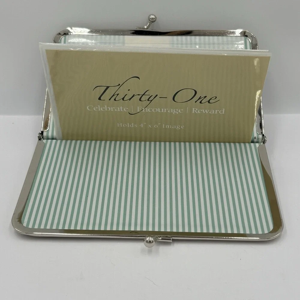 Thirty One Photo Wallet Bubble Bloom Clutch, Holds 4